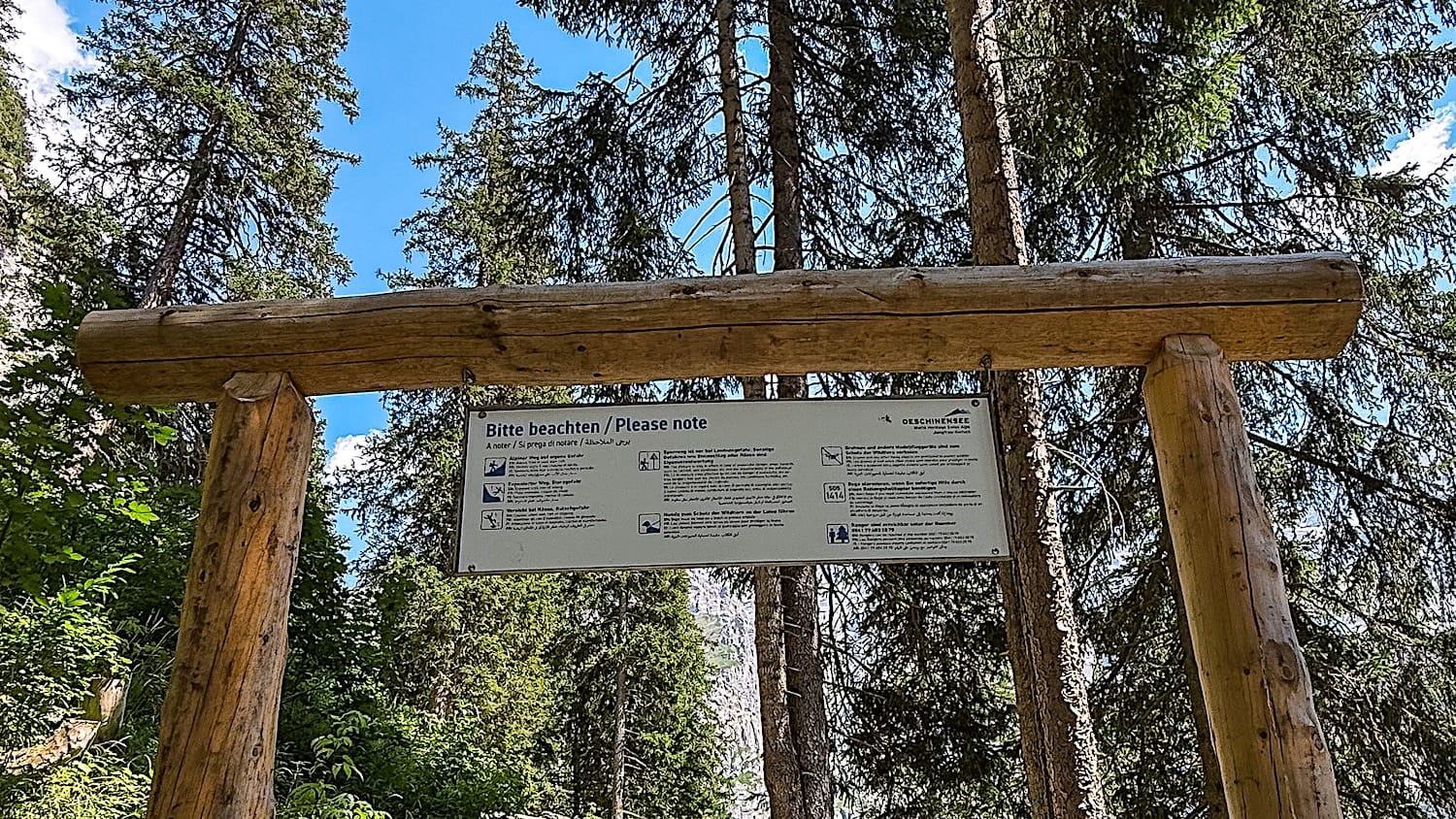 Wooden arch holding a warning about the hike